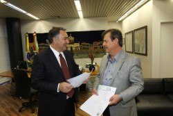 Read more about the article FECAM convida o governador do Estado a participar da XVIII Marcha a Brasília em Defesa dos Municípios