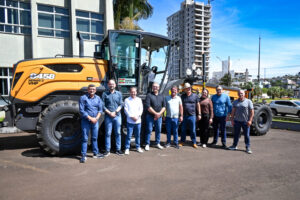 Read more about the article Prefeitura Adquire Nova Motoniveladora para Melhorar Infraestrutura no Distrito de Presidente Juscelino