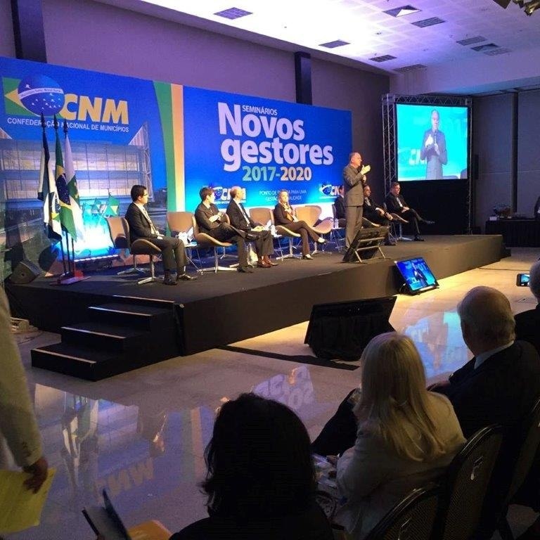 You are currently viewing Prefeitos Eleitos participam de evento em Brasília