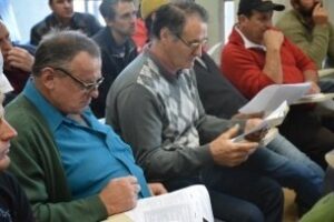 Read more about the article Governo municipal apresenta Cheque do Leite e Máquina no Campo