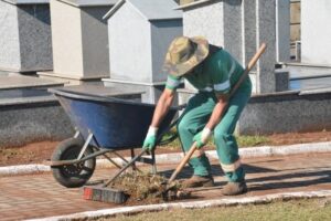Read more about the article Limpeza de cemitérios é intensificada pela prefeitura para Dia de Finados