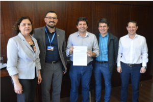 Read more about the article Prefeitura e Caixa Econômica assinam contrato para programa Asfalto Novo com verba do deputado Maldaner