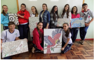 Read more about the article Alunos transformam lixo em arte dentro de sala de aula