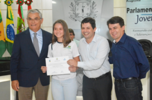Read more about the article Diplomação do Executivo Mirim e do Parlamento Jovem teve o governador Pinho Moreira