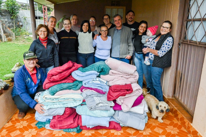 You are currently viewing Grupo de voluntários doa cobertores para Secretaria de Assistência Social