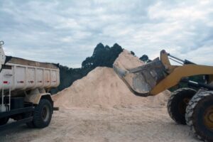 Read more about the article Agricultores de São Lourenço do Oeste recebem 462 toneladas de calcário