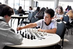 Read more about the article Campeonato de Xadrez movimenta alunos das escolas municipais