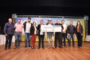 Read more about the article Governo municipal distribui mais de R$ 1,2 milhão no pagamento do Cheque do Leite e Cheque do Campo