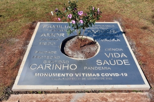 Read more about the article Praça da Bandeira tem memorial e monumento em homenagem às vítimas da Covid-19