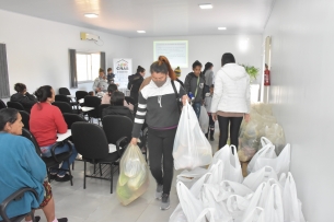 You are currently viewing Toda semana, Secretaria de Assistência Social entrega cestas do Programa de Aquisição de Alimentos