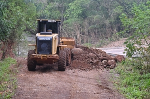Read more about the article Prefeitura trabalha na reconstrução de pontes e estradas após chuvas