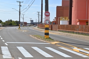 You are currently viewing Demutran realiza melhorias na sinalização viária de cruzamento no bairro São Francisco