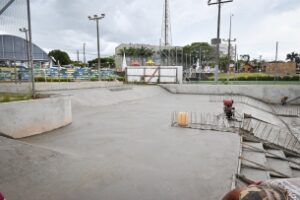 Read more about the article Praça da Liberdade: obras avançam com concretagem do piso na pista de skate