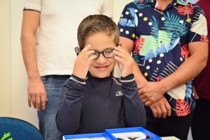 Read more about the article Aluno da rede municipal de ensino com cegueira recebe óculos de tecnologia assistiva