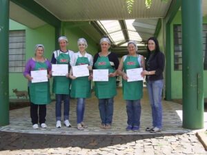 Read more about the article AMNOROESTE entrega Certificado a Nutricionistas e Merendeiras que participaram do CURSO EDUCAÇÃO ALIMENTAR parceria com a Parati/SA
