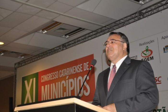 You are currently viewing XI CONGRESSO – Governador quer pacto com os municípios