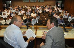 Read more about the article Prefeitos falam sobre a crise financeira dos municípios durante Assembleia Geral da FECAM