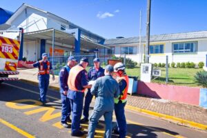 Read more about the article Escolas da rede municipal passam por simulação com bombeiros de evacuação emergencial