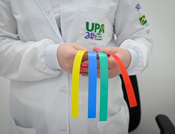 Read more about the article Pulseiras de classificação de risco organizam atendimento na UPA 24 horas; saiba como funciona